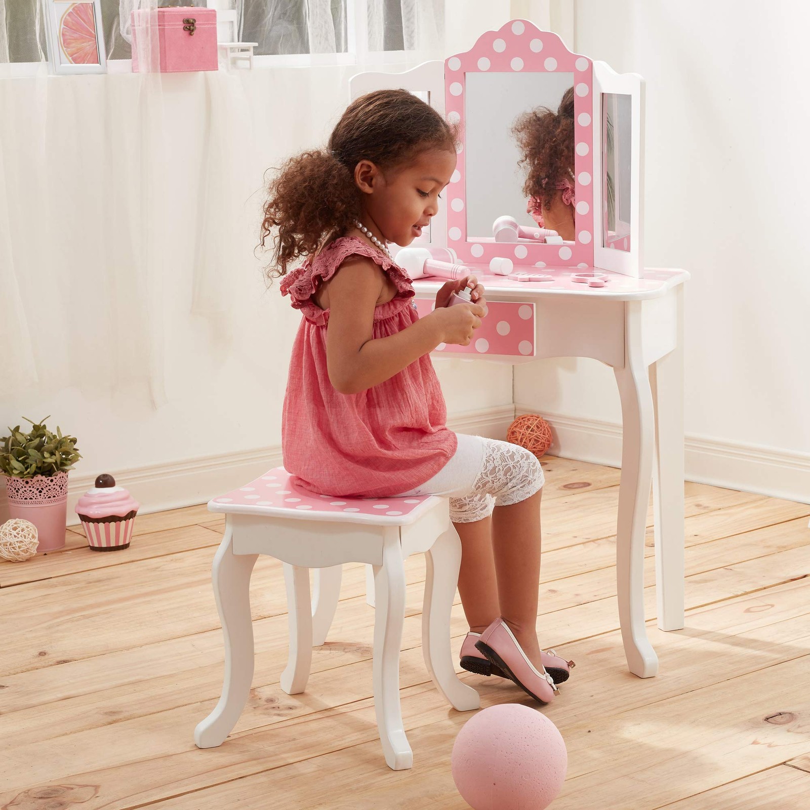 Teamson Kids Princess Gisele Polka Dot Print 2-Piece Kids Wooden Play