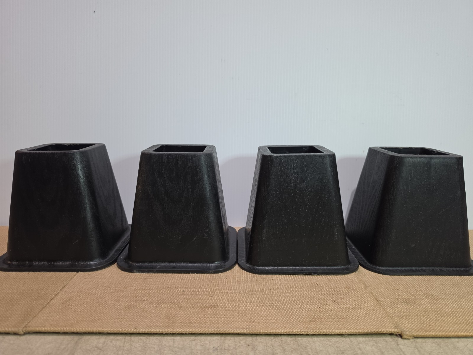 5.5″ Bed Risers 4-Pack Durable Heavy Duty Construction Black