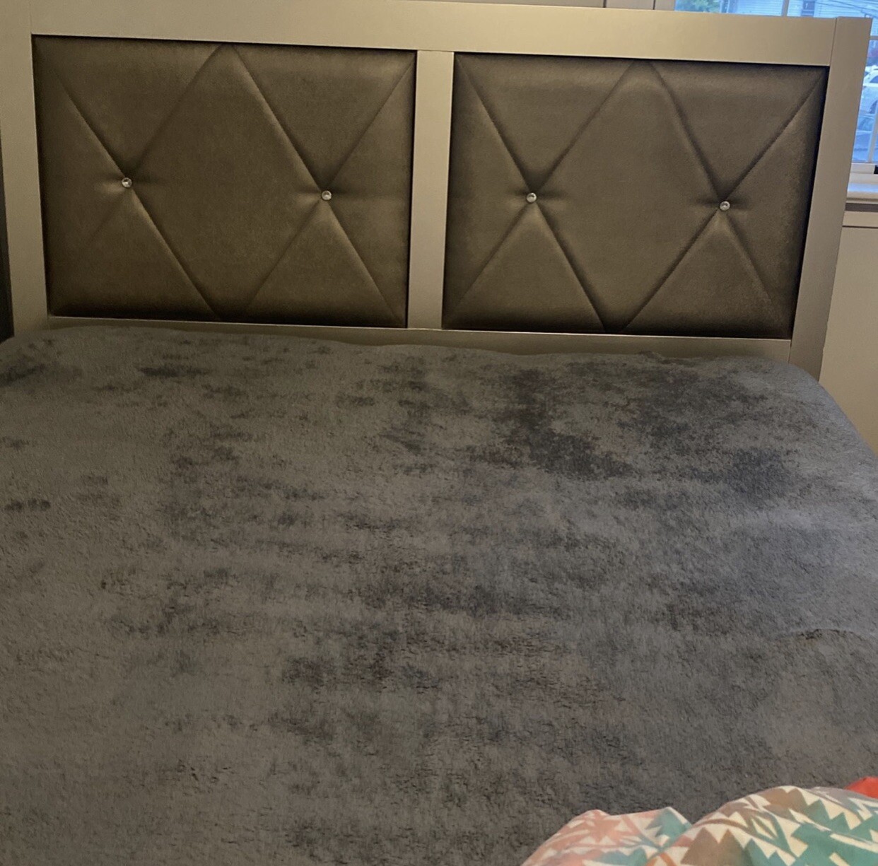Crown Mark Florence Panel Bed – Gray, Queen Size (5270GY-Q)