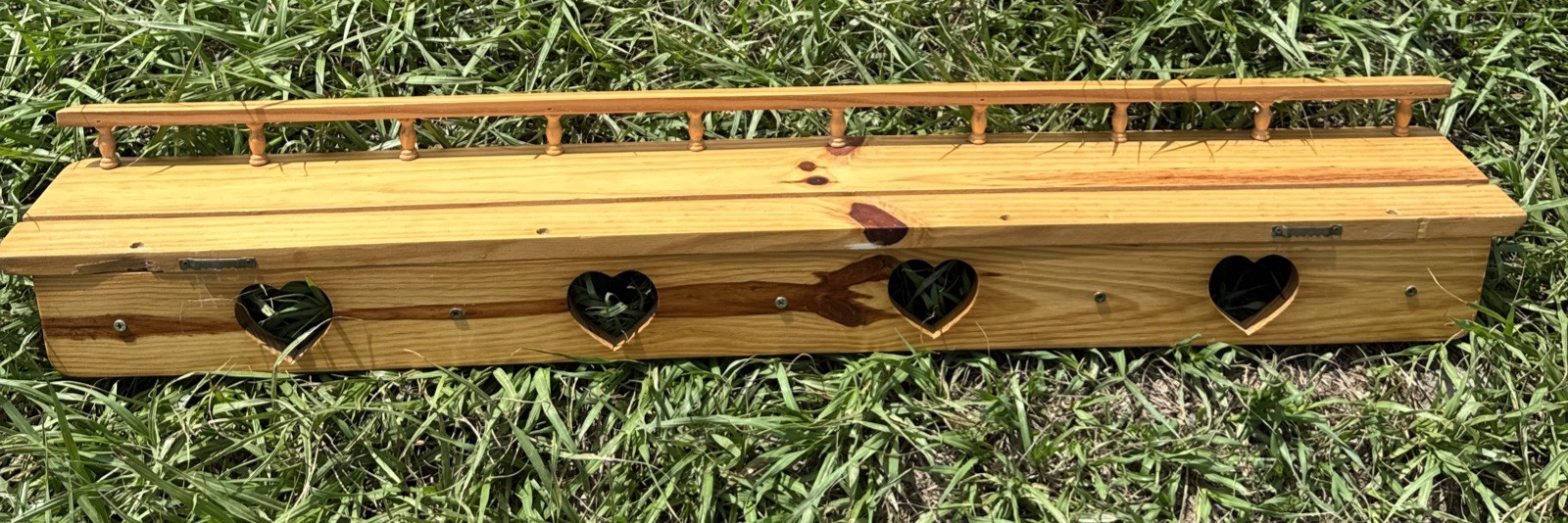 VTG wooden wall shelf heart cut outs Plate Groove Pegs Spindle Rail cottage Core