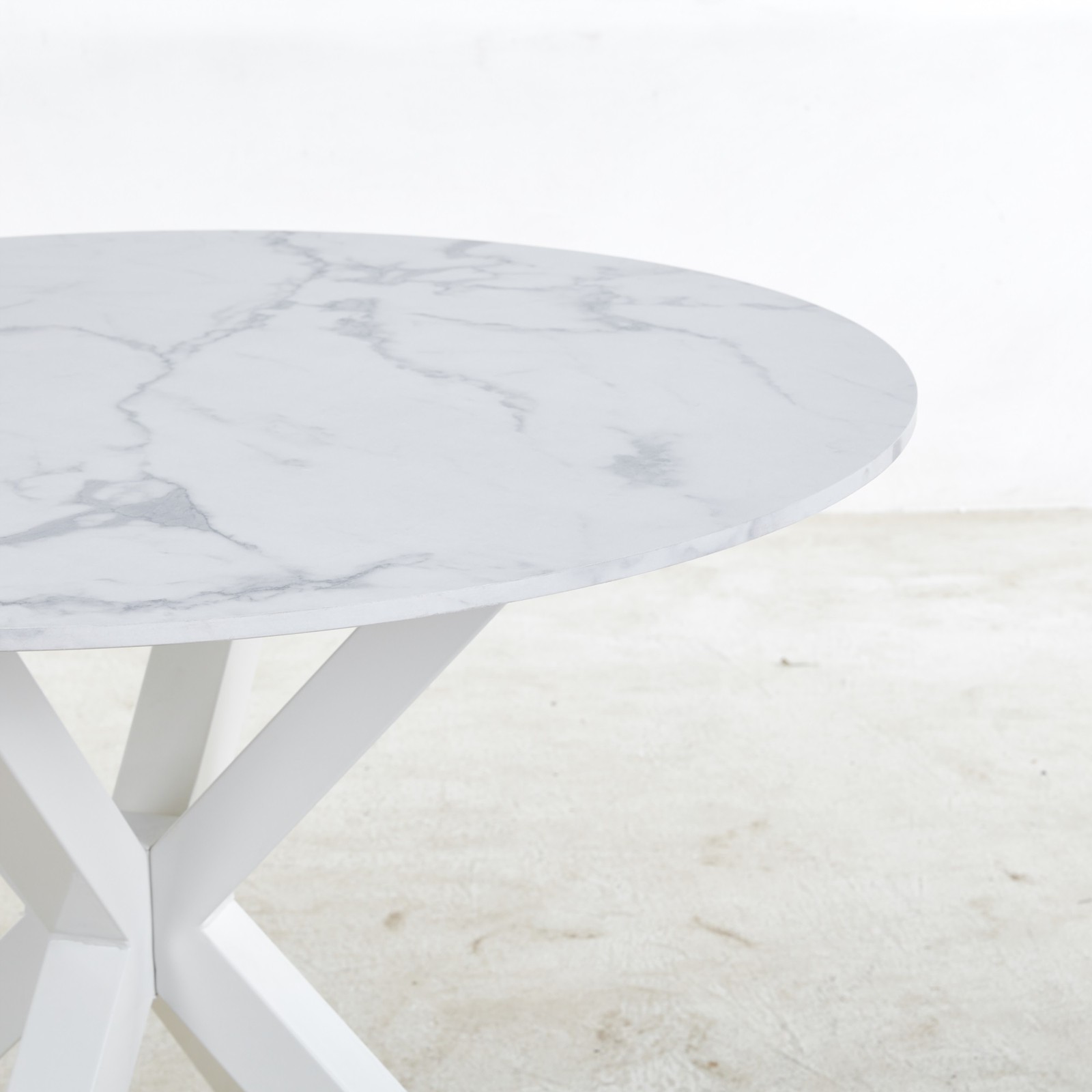 42.1 in Mid-century Dining Table for 4-6 People w/ Round MDF Top&Metal Cross Leg