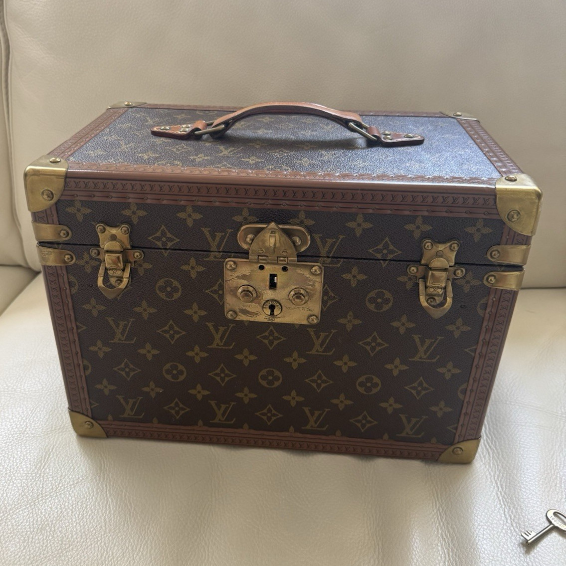 Louis Vuitton Monogram Lockable Hard Trunk Chest Case Leather Handle 977526