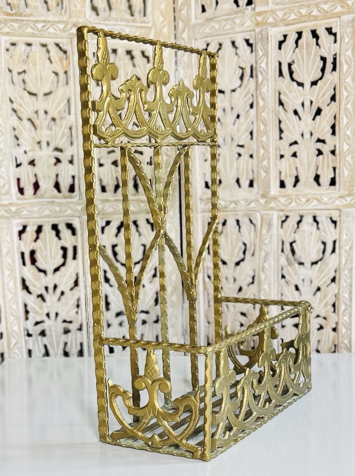 Vintage Cast Iron Ornate Scroll Wall Shelf Hanging Planter Garden Flower Basket
