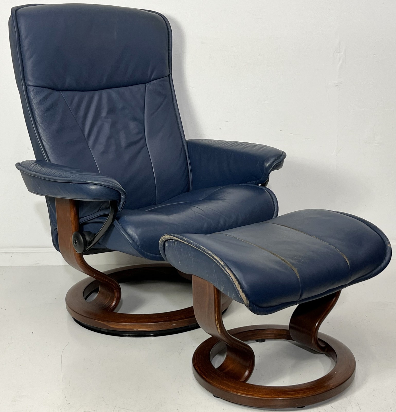 Ekornes Stressless Medium CAPTAIN Blue Leather Swivel Recliner Chair Ottoman