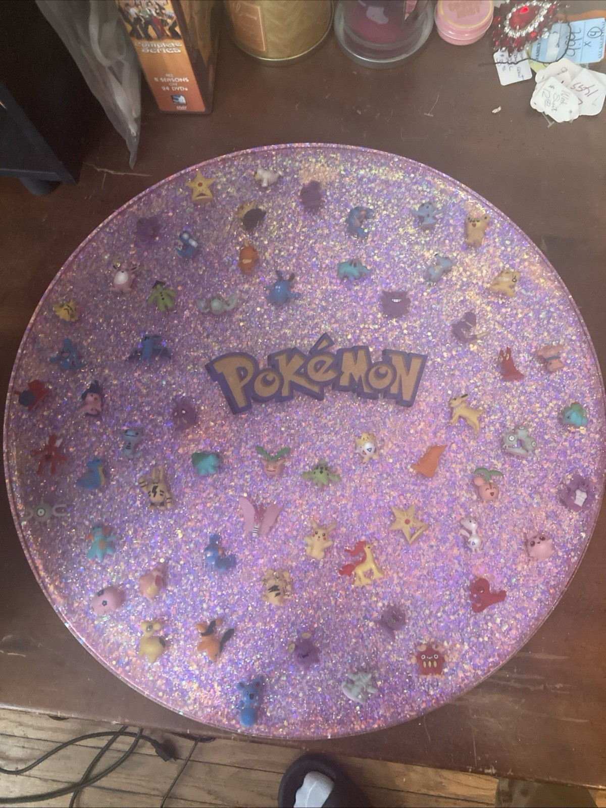 Epoxy Resin Table Top Handmade Circle Shape Glow In The Dark / Black Light