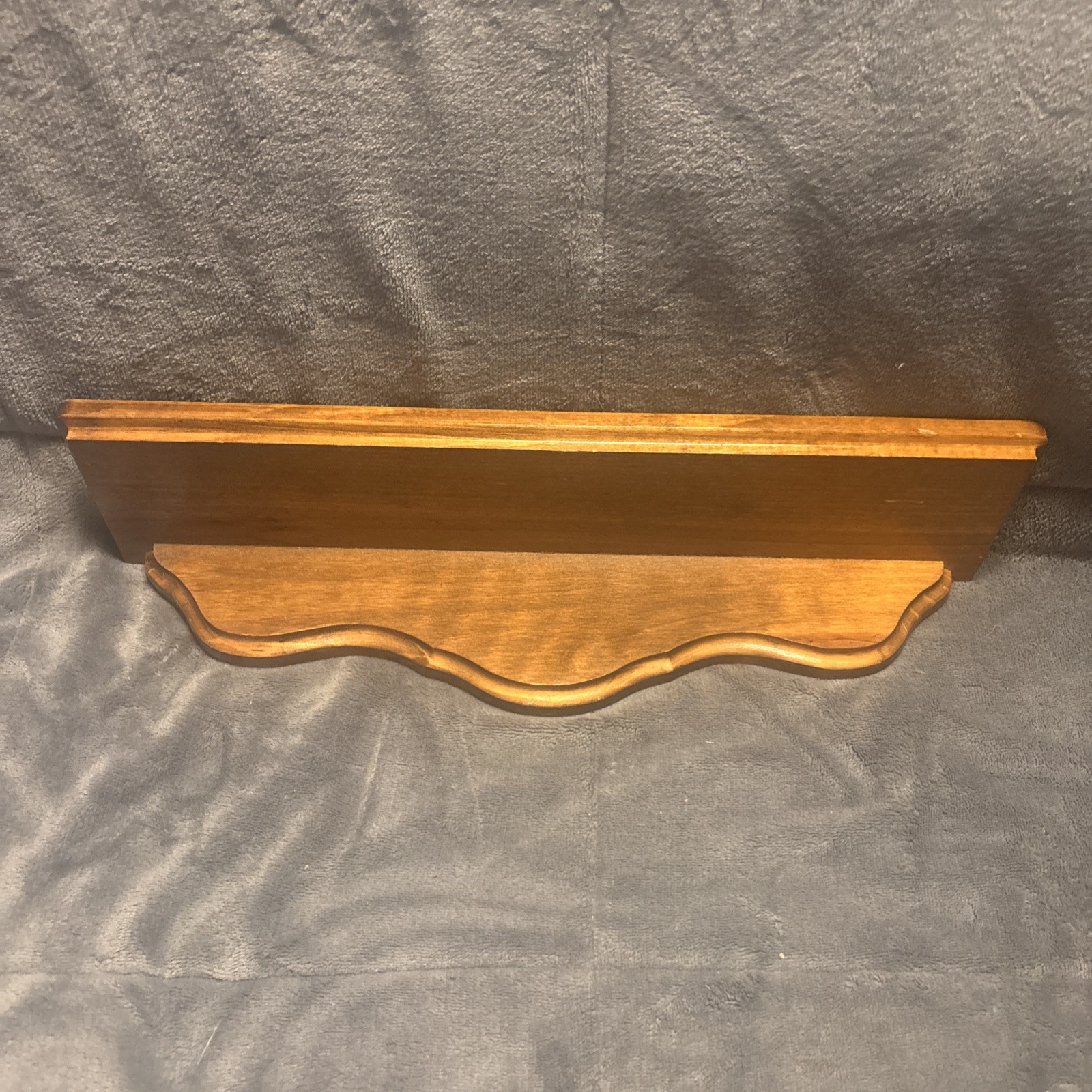Vintage Wooden Wall Shelf Scalloped Bottom Edge Display Shelf Groove RARE 🔥🔥🔥