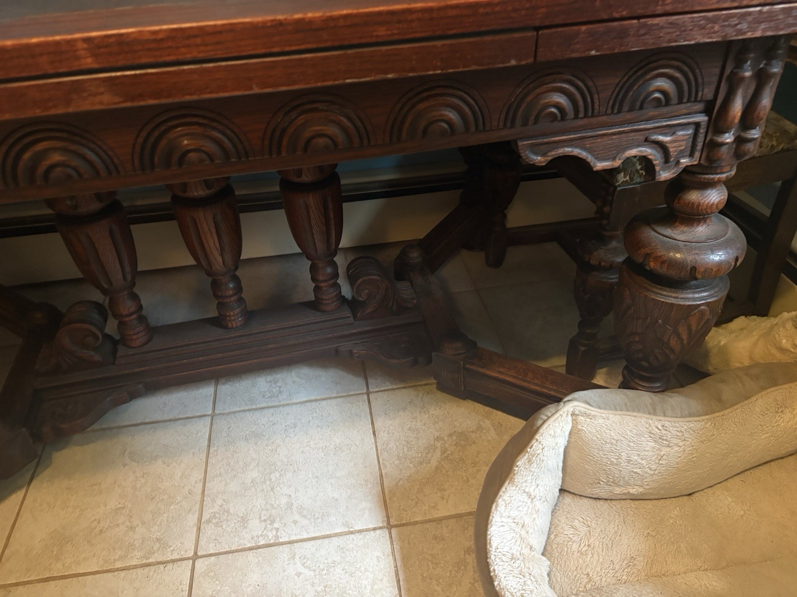 Dark Wood Rectangular Dining Table w/ Carved Pedestal Base, Brown Wood4 chairs