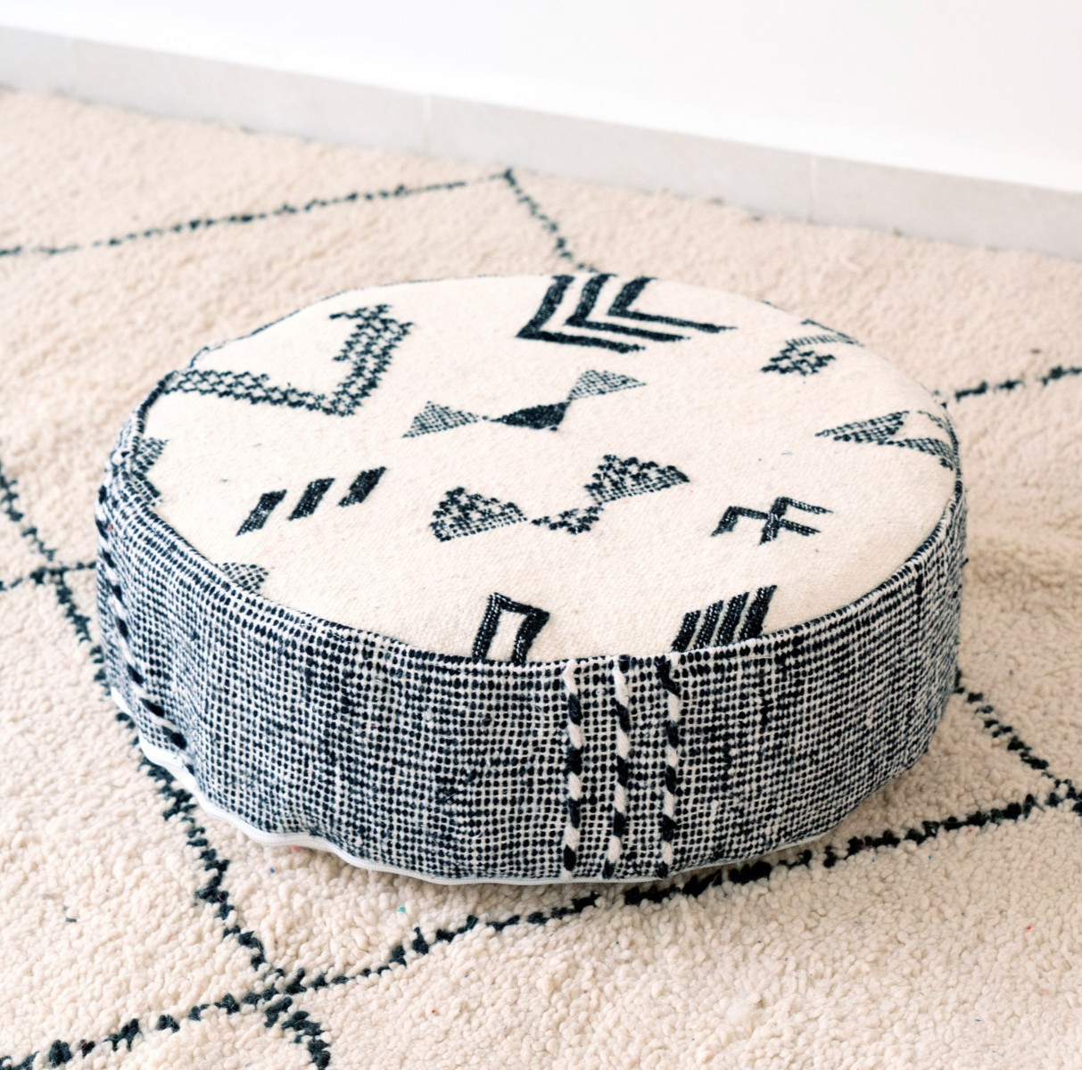 20×20 Moroccan Handmade Pouf Berber Kilim Rug Black and white Floor Cushion