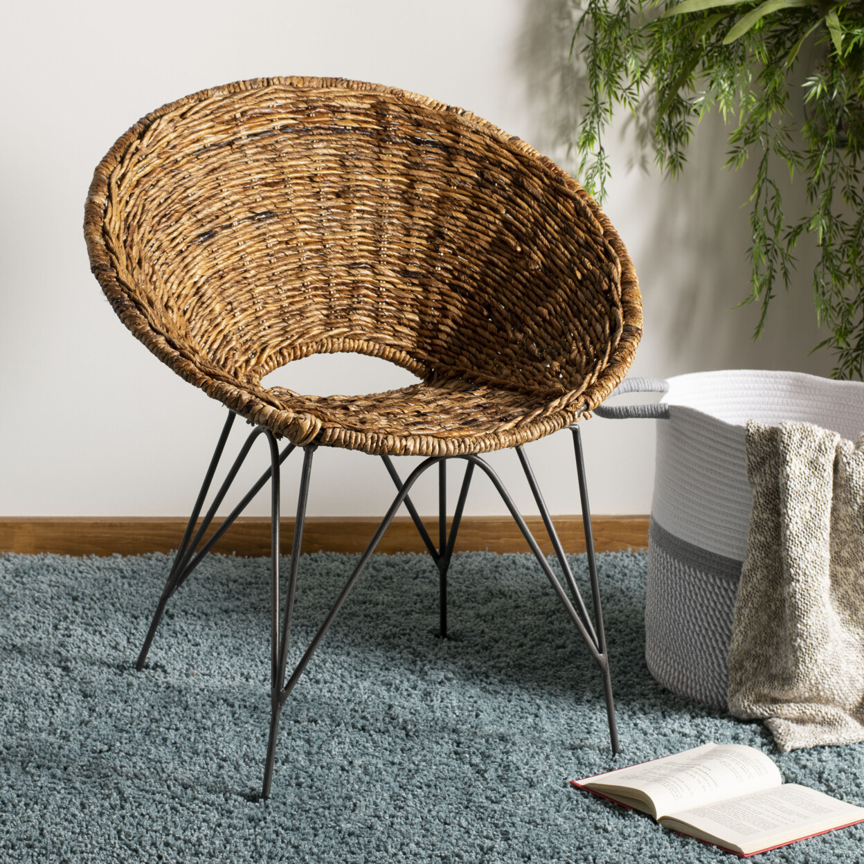 SAFAVIEH Sierra Rattan Accent Chair | Natural / Dark Steel |