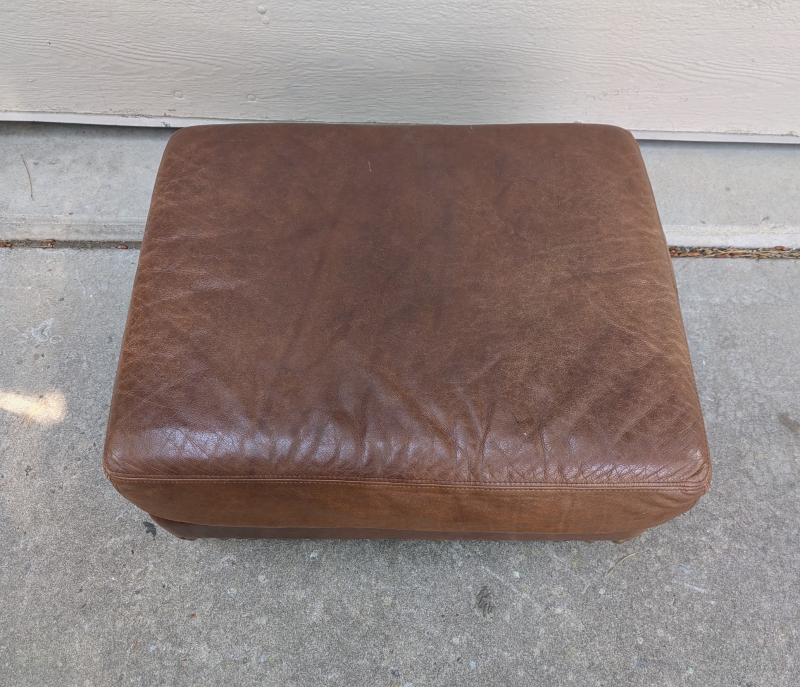 VTG Traditional Rustic Brown Leather Ottoman Footstool Bun Feet Nailhead Trim R3