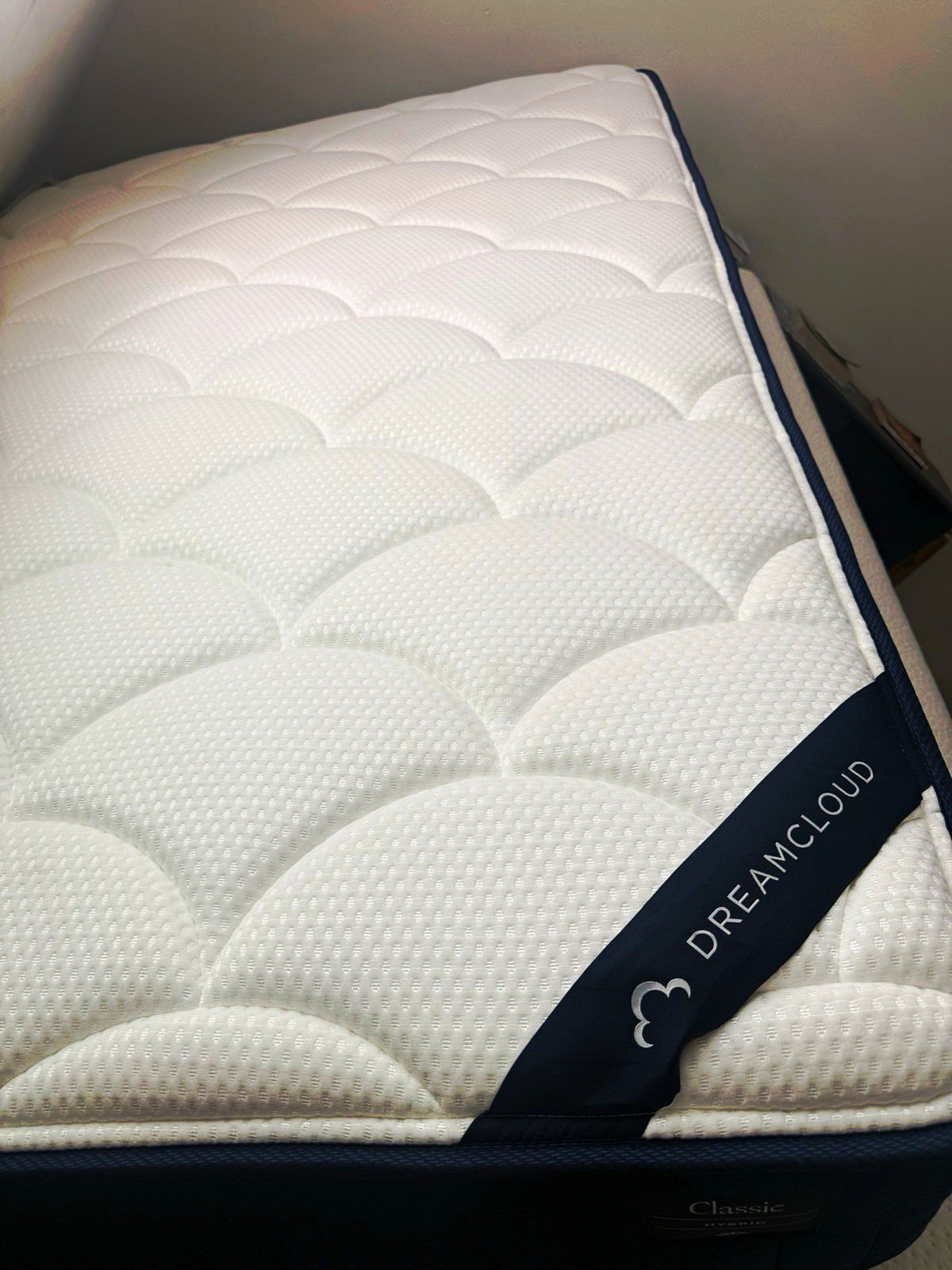 DreamCloud Classic Hybrid Full Mattress Firm Cooling Tech White/Blue