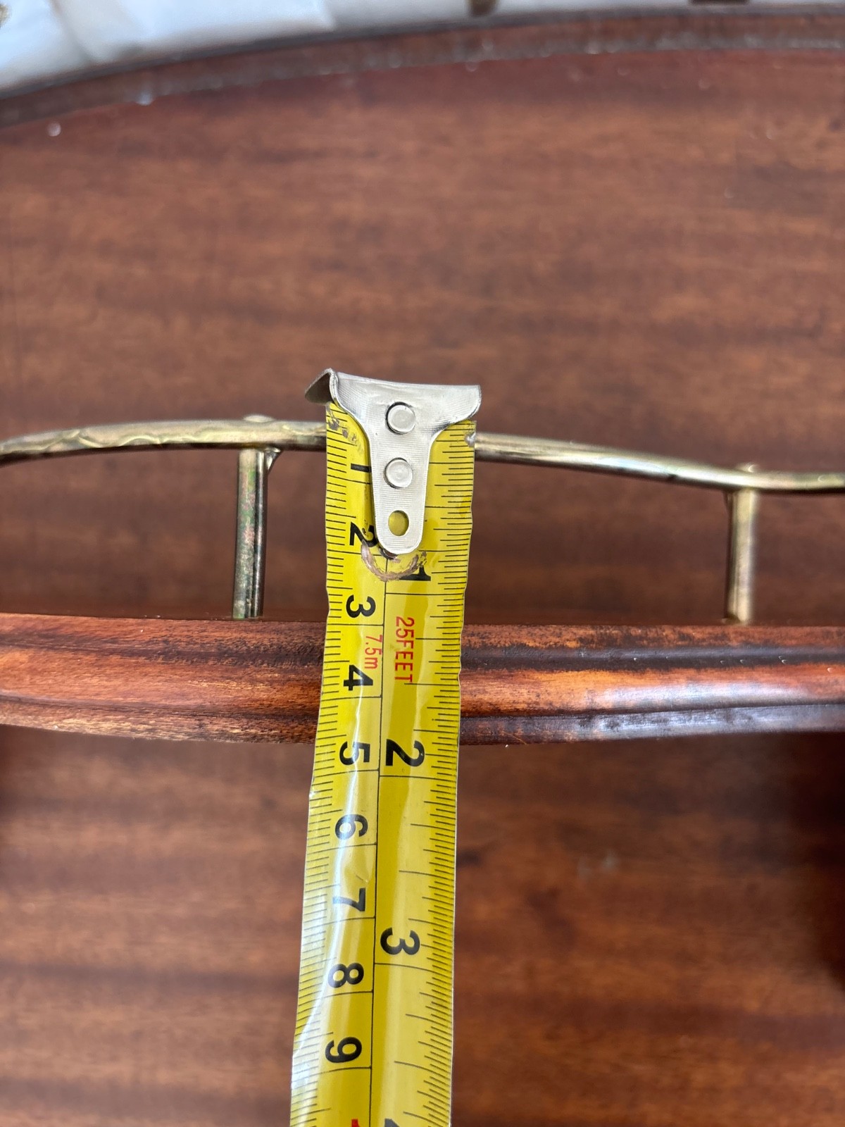 Vintage HOMCO Wood Wall Shelf 16″ Brass Gallery Rail Plate Groove rack med brown