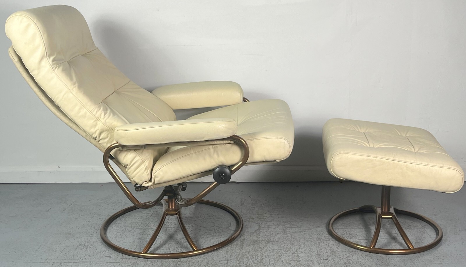 Vintage Mid Century Ekornes Stressless Recliner /Ottoman Cream Leather on Brass