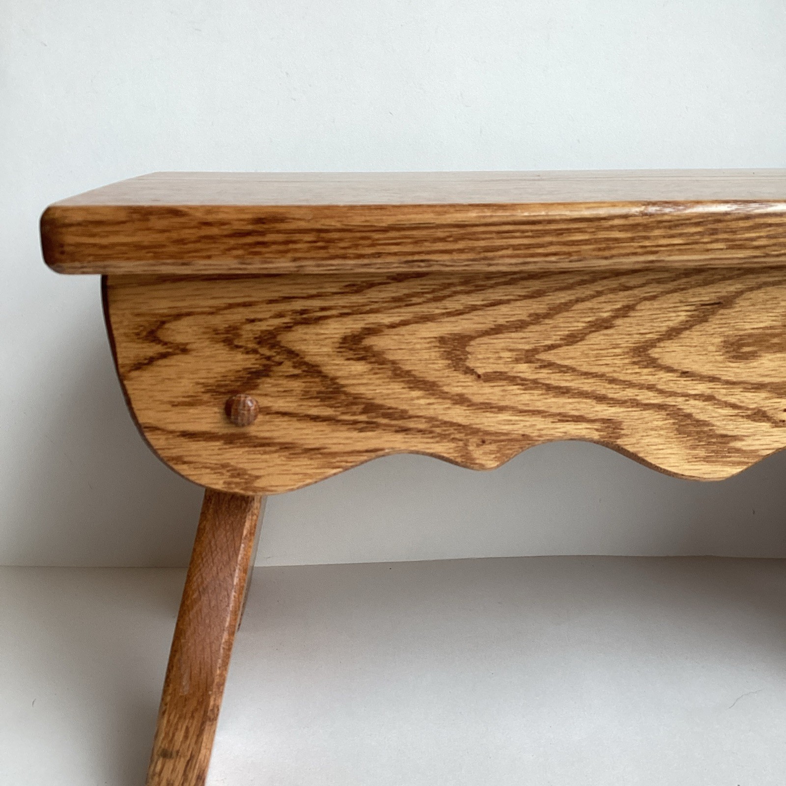 Solid Wood Oak Foot Stool Plant Stand Riser Shelf Scallop 15x7x8” Country Rustic