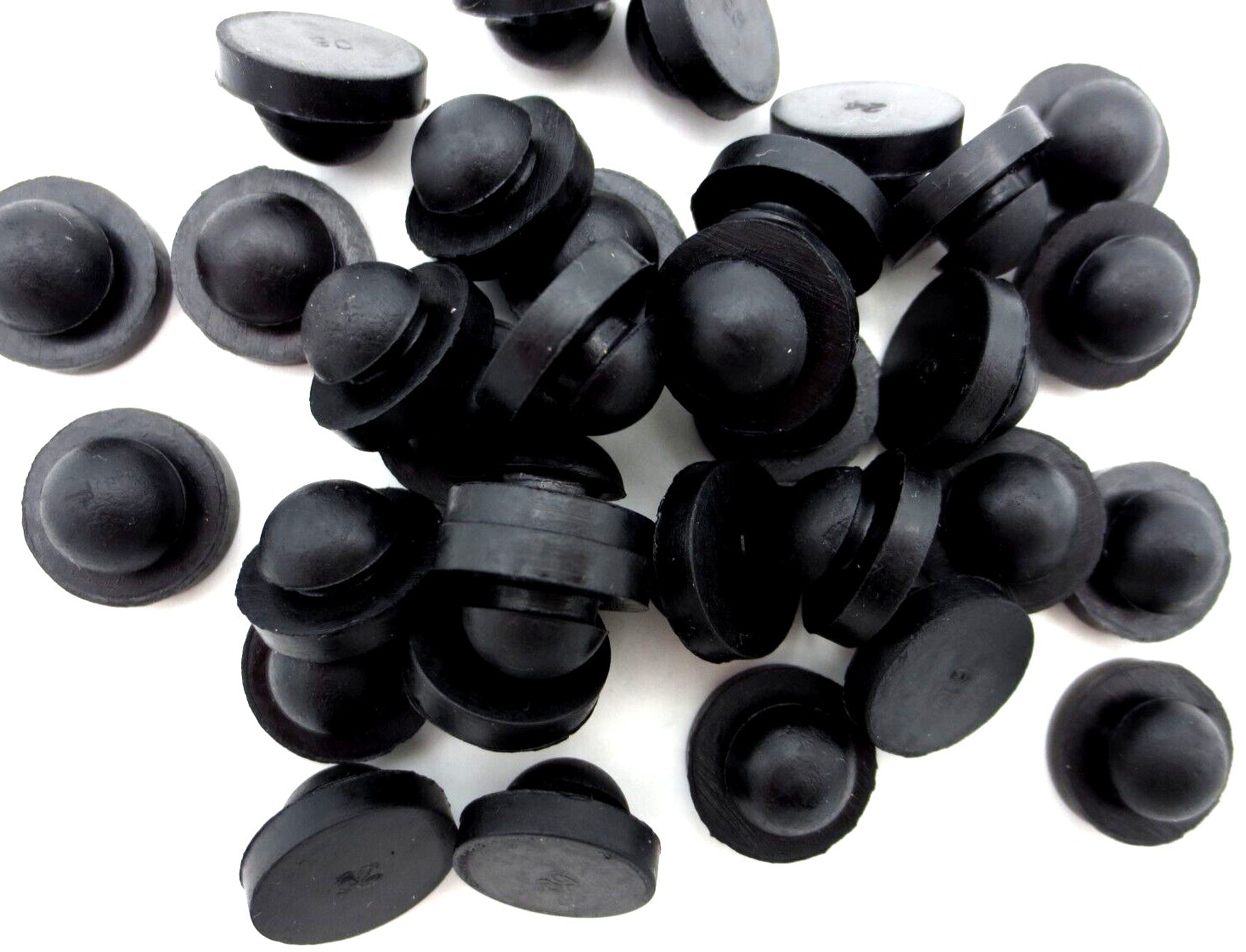 1/4″ Grommet Bumper Rubber Stem Pad Fit In 1/4″ Hole 1/16″ Panel, 9/16″ OD Pad