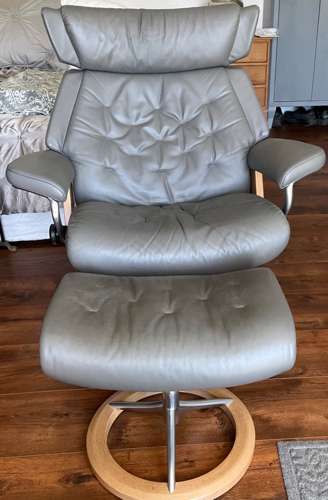 Ekornes Stressless Skyline Recliner Grey Leather Chair Rocks Swivels & Footrest