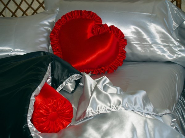 Queen size Bridal Satin Waterbed sheet set – Red & Black Combination set