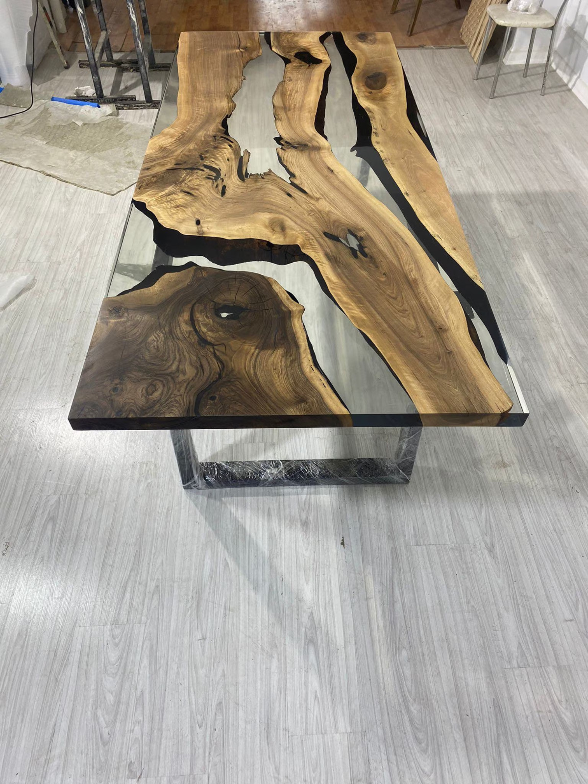 Transparent Clear Resin Dining Table – Luxury Modern Epoxy Furniture