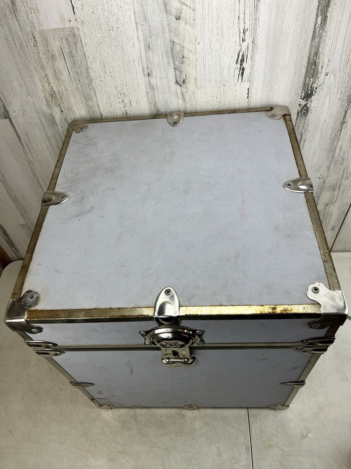 Rhino Storage Trunk Case Cubic Cube Footlocker 18x18x20.5 Gray – Pre-Owned Good