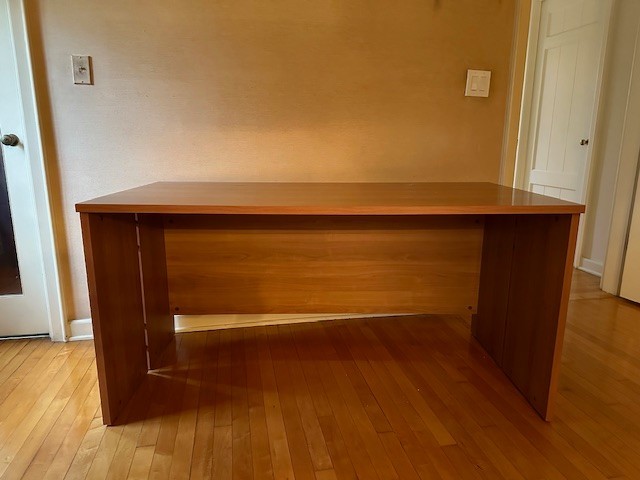 Desktop/Display table in excellent condition & suitable for many uses