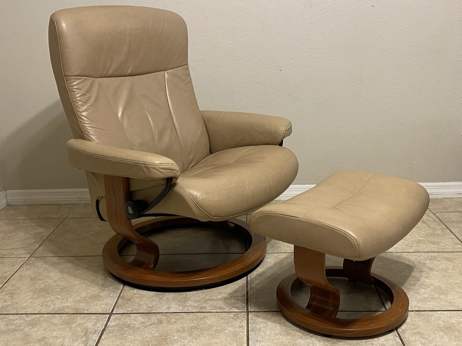 Ekornes Stressless ‘President’ Leather Recliner Chair & Ottoman Large Norway