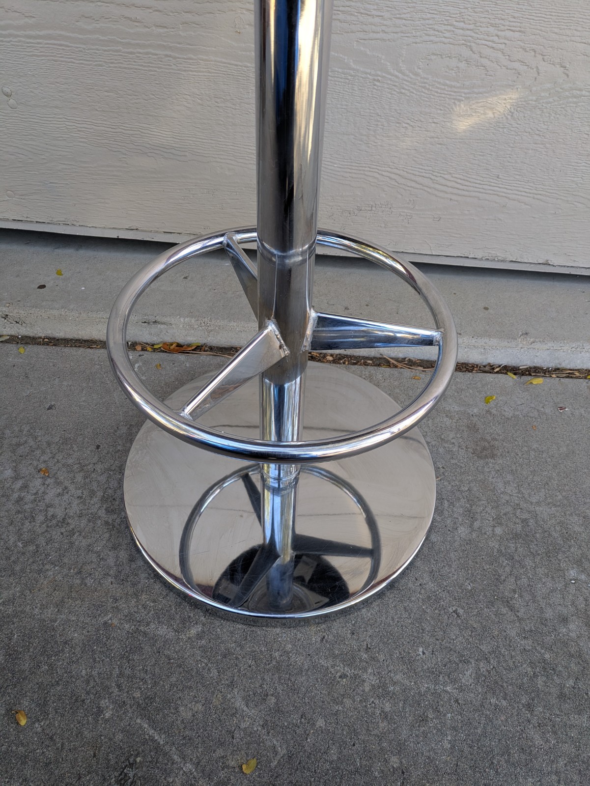 Vintage Retro Diner Style Chrome Metal Round Vinyl 30″ Swivel Bar Counter Stool