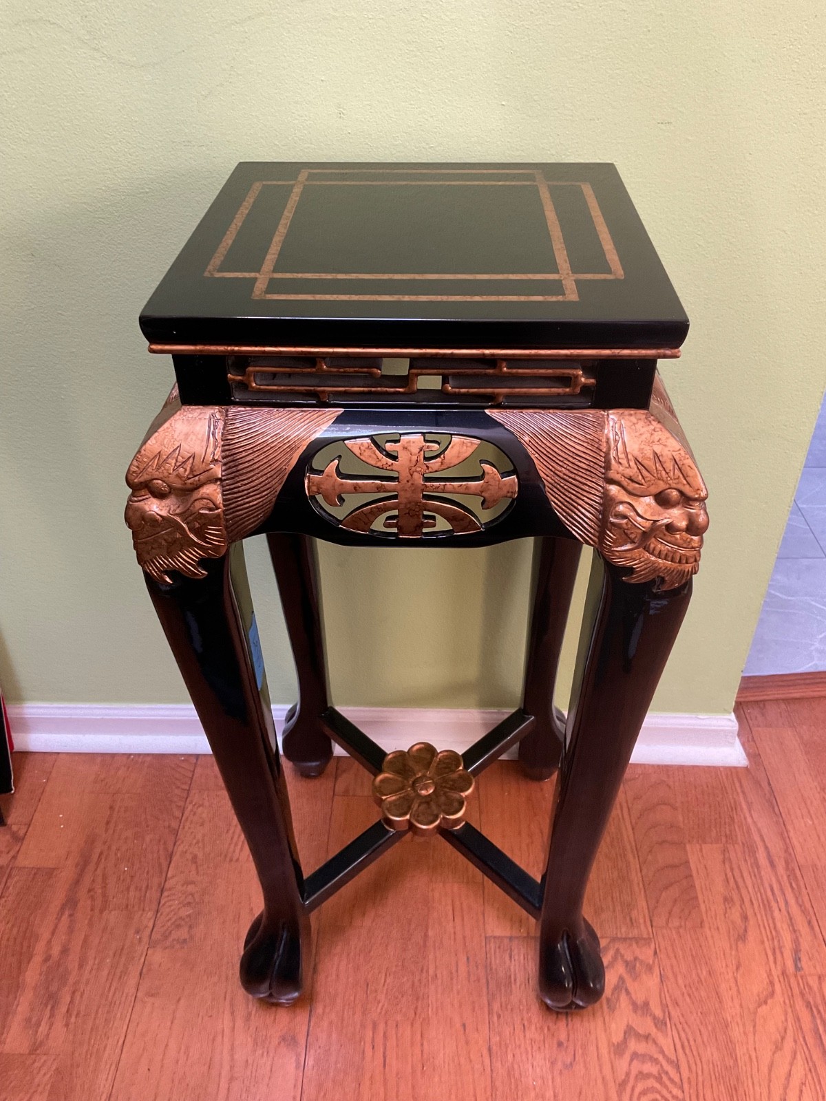Vtg ORIENTAL ASIAN Solid Wood CARVED Pedestal/ Side TABLE/ Plant Stand