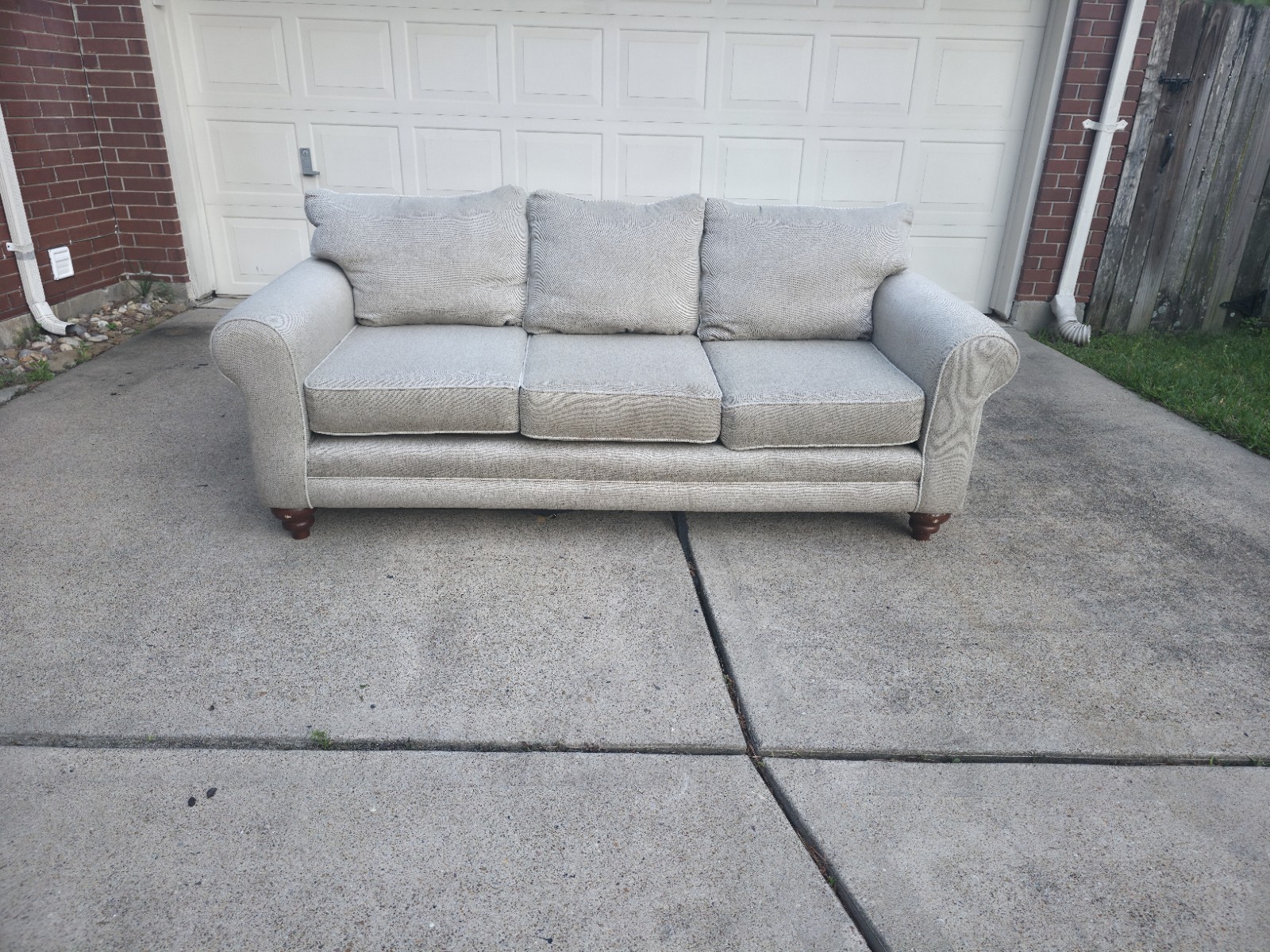 Couch Need Gone Asap