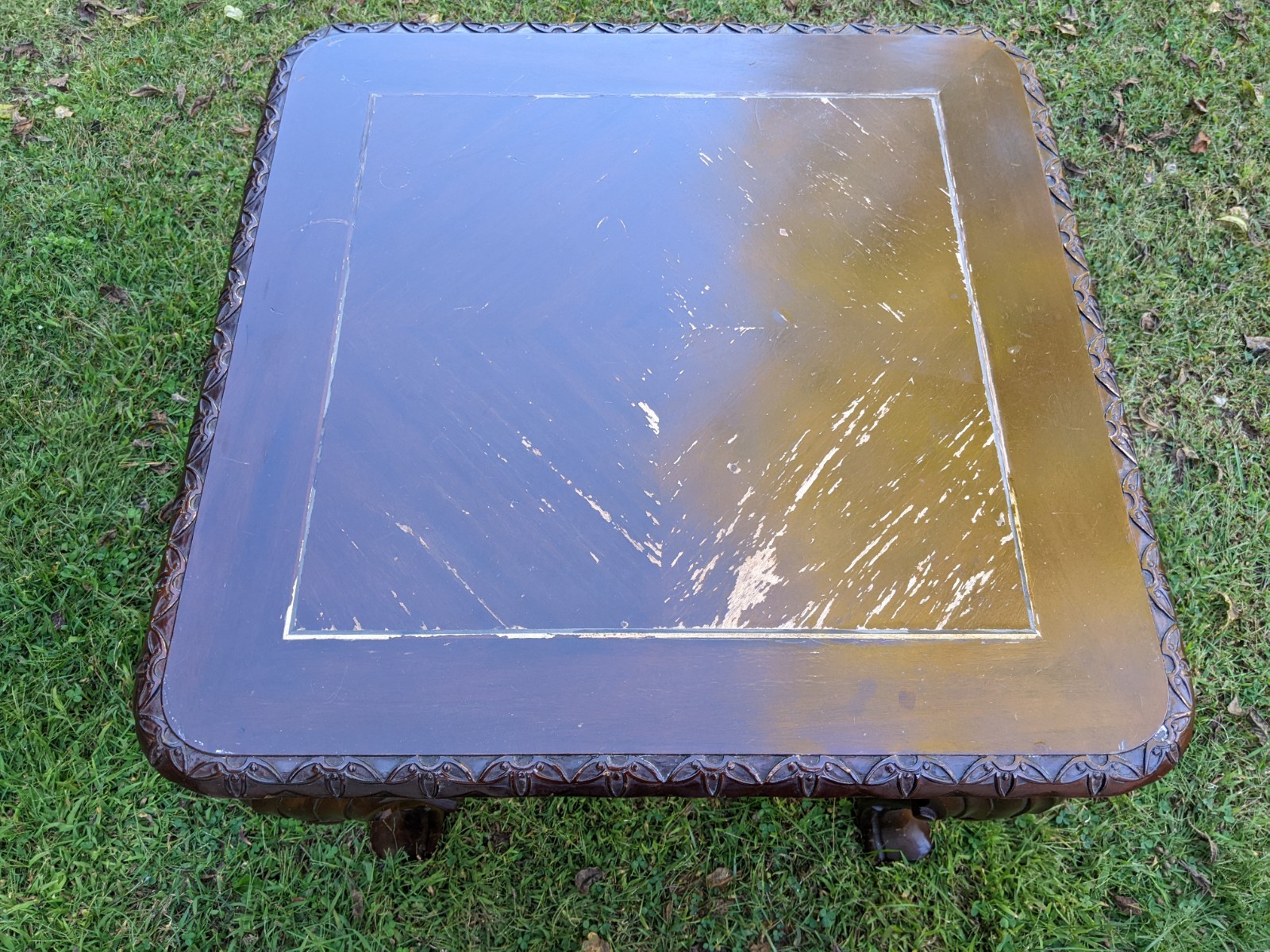 Vintage Mahogany Carved French Queen Anne Cabriole Legs Side/End Table