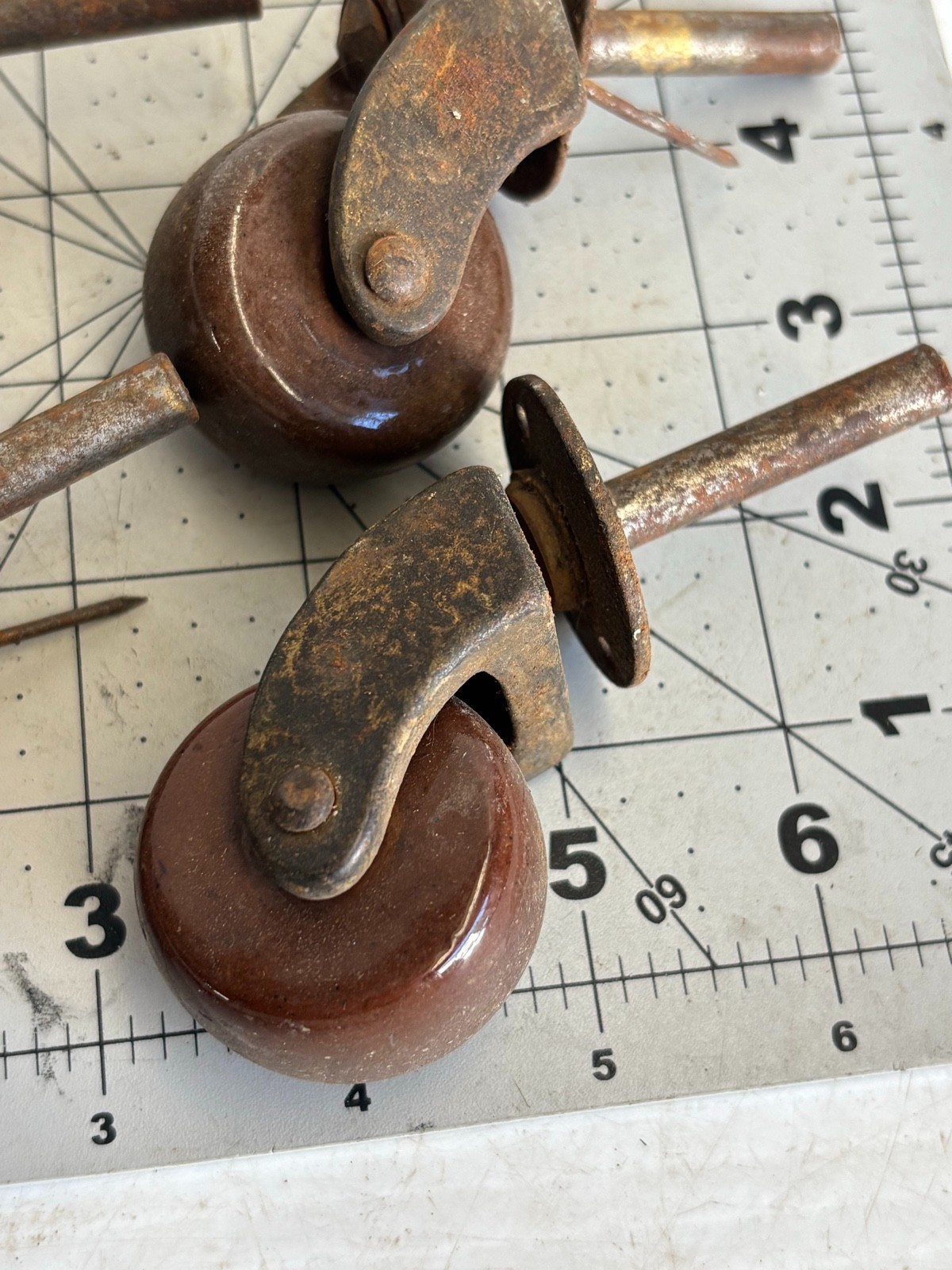Lot 4 Vintage Brown Porcelain Furniture Stem Casters Wheels Rusty Parts