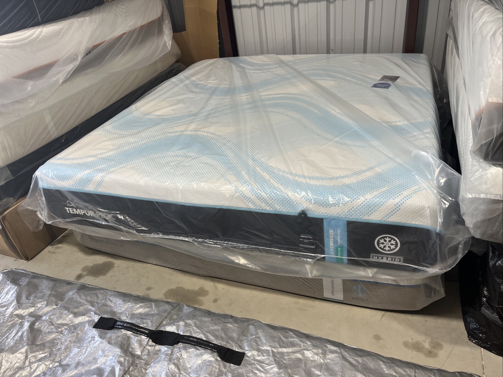 NEW Tempurpedic LuxeBreeze Hybrid 2.0 Medium Queen Size Mattress (Free Shipping)