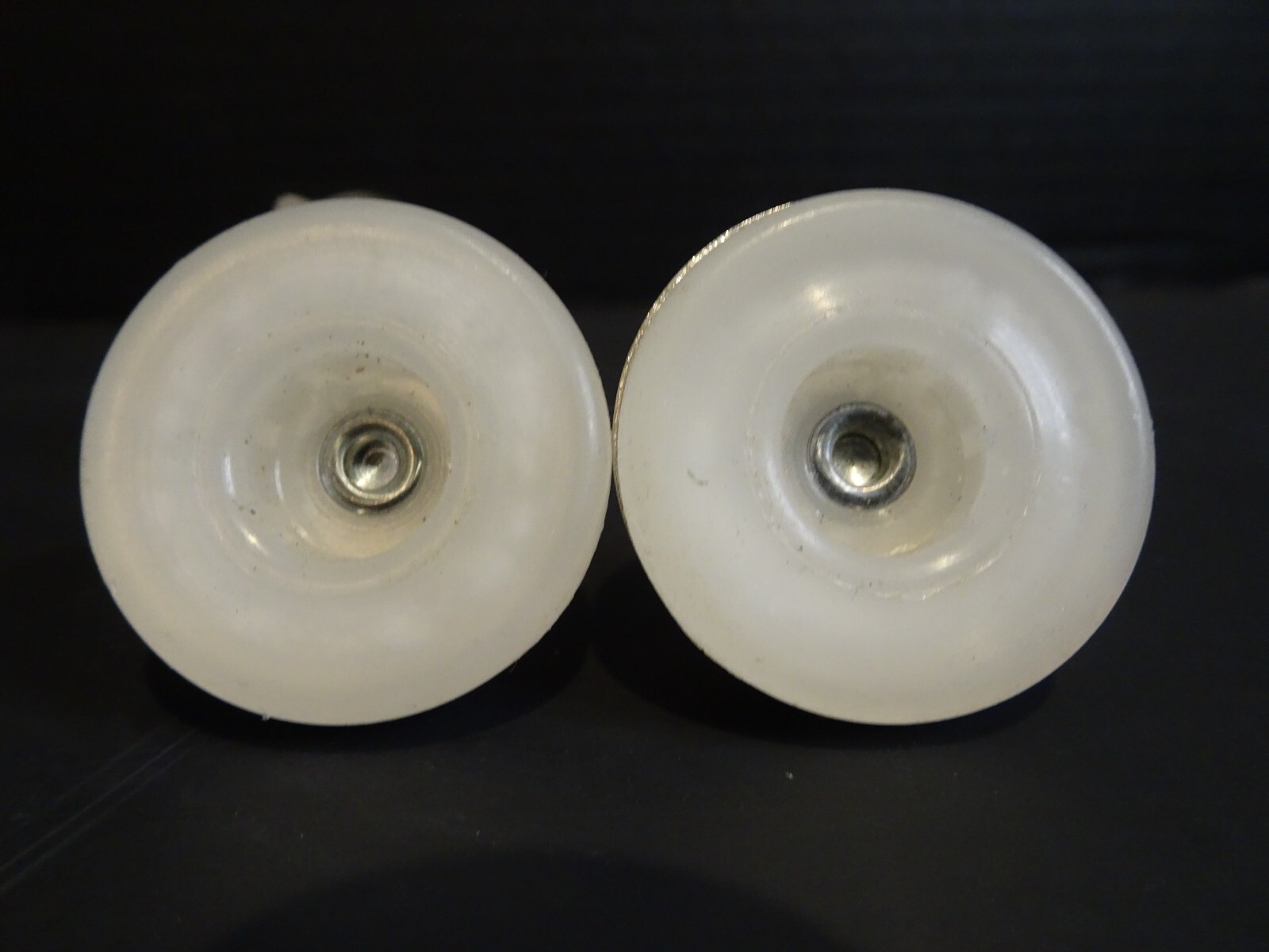 Adjustable Leveling Feet for Table Legs Chairs Appliances 1 5/8″ tall 1/4″ screw